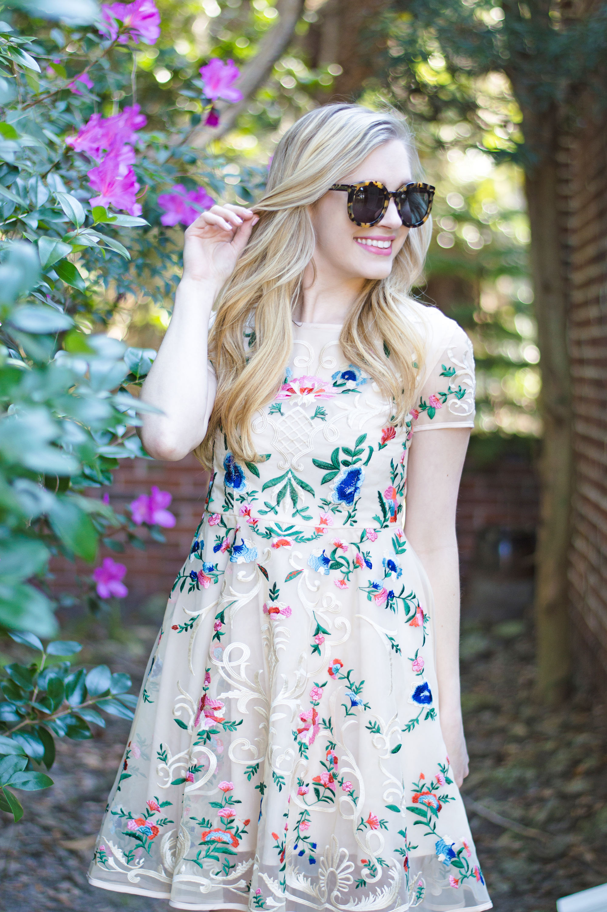 styelled-blog-elle-elisabeth-fashion-style-blogger-fblogger-spring-dress-embroidered-wedding-chicwish-floral-feminine-flirty-karen-walker-04