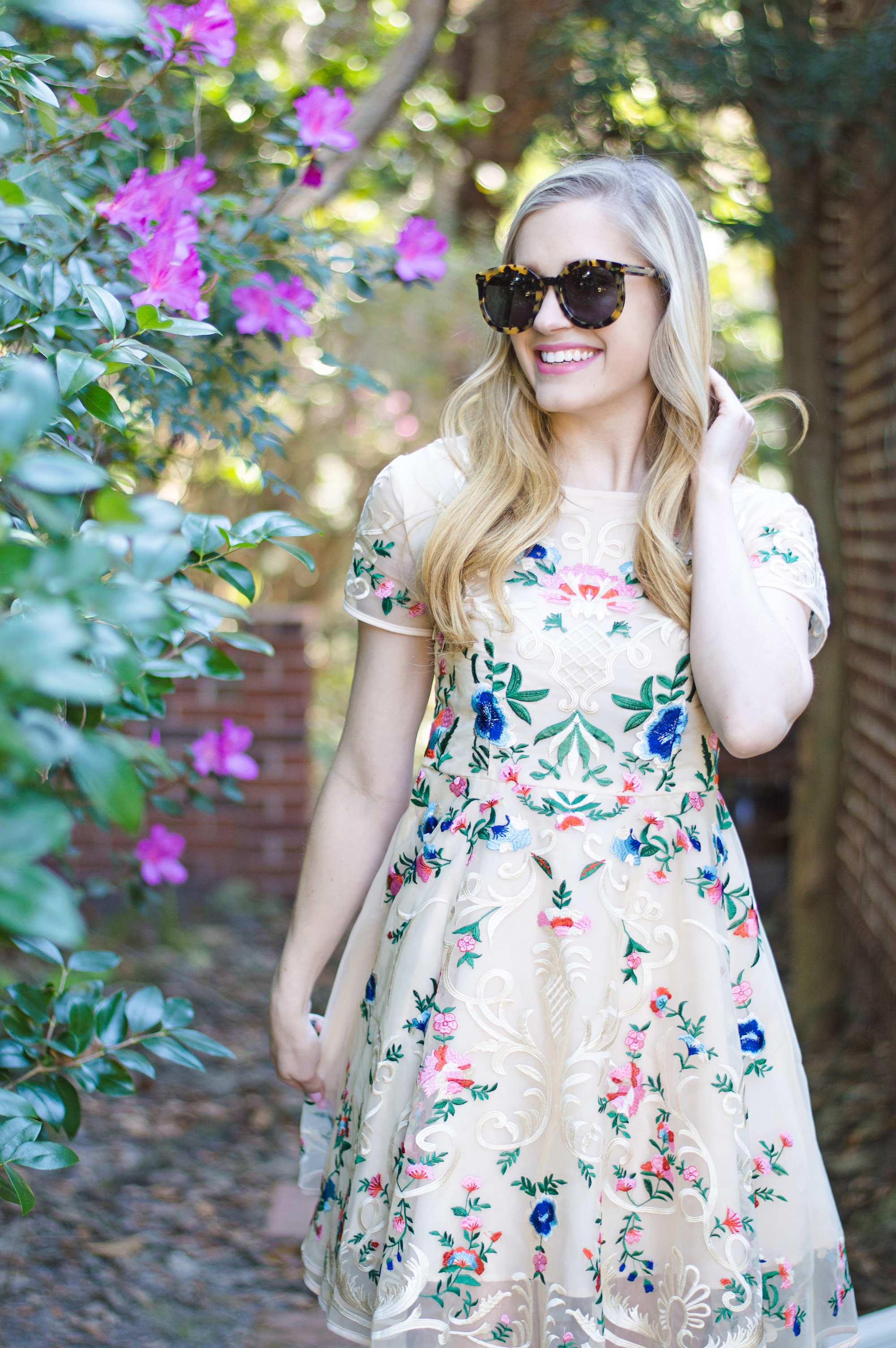 styelled-blog-elle-elisabeth-fashion-style-blogger-fblogger-spring-dress-embroidered-wedding-chicwish-floral-feminine-flirty-karen-walker-09